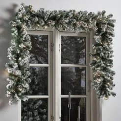 Jouluköynnös Nordic Winter 270cm LED-valoilla ja lumella