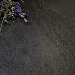 Kivikomposiittivinyylilaatta DomusFlooring Pohjolan piikivi, integroitu askeläänieriste