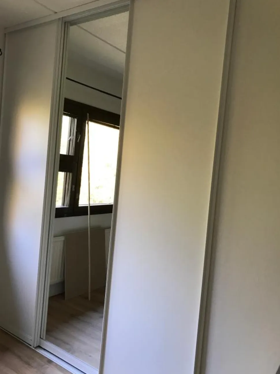 Liukuovi Nettiovi Lumo kolmella ovella alumiinikehys mittojen mukaan