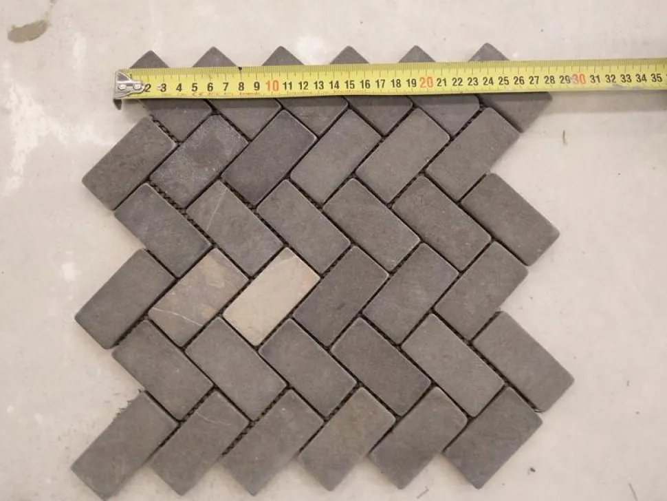Marmorimosaiikki Qualitystone Herringbone Gray, 30 x 60 mm