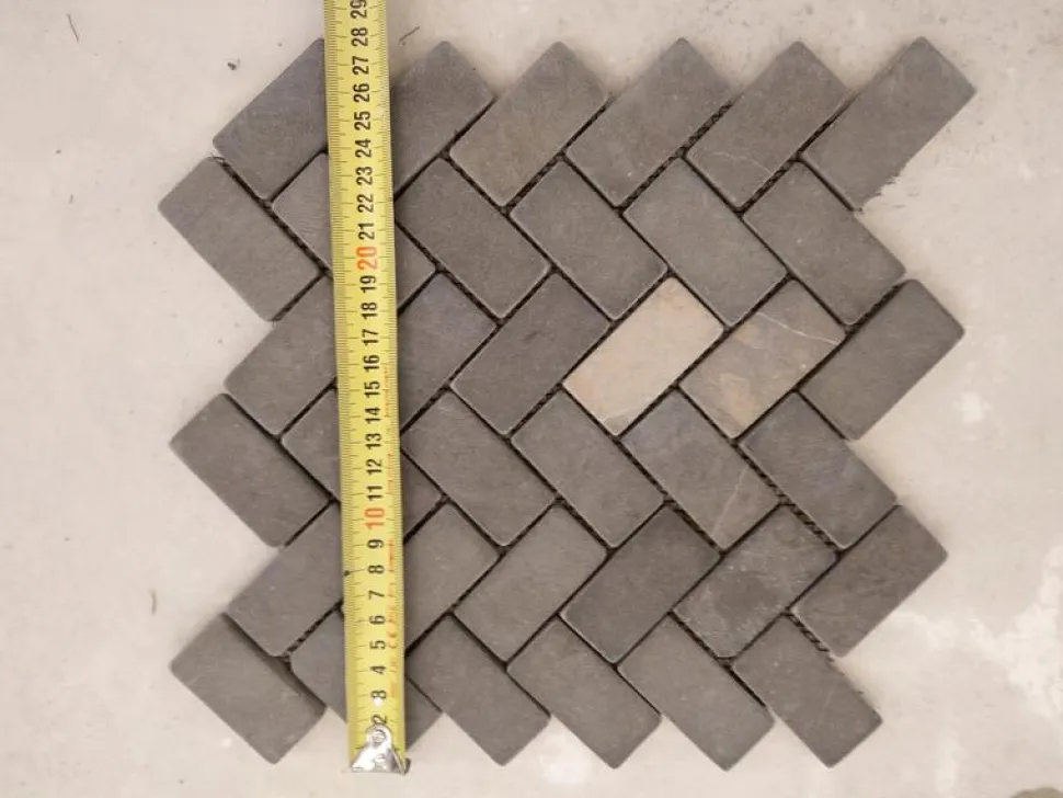 Marmorimosaiikki Qualitystone Herringbone Gray, 30 x 60 mm