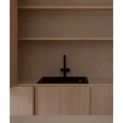 Mikrosementtipaketti Basebeton välitilaan tasaisen pinnan päälle, eri värejä