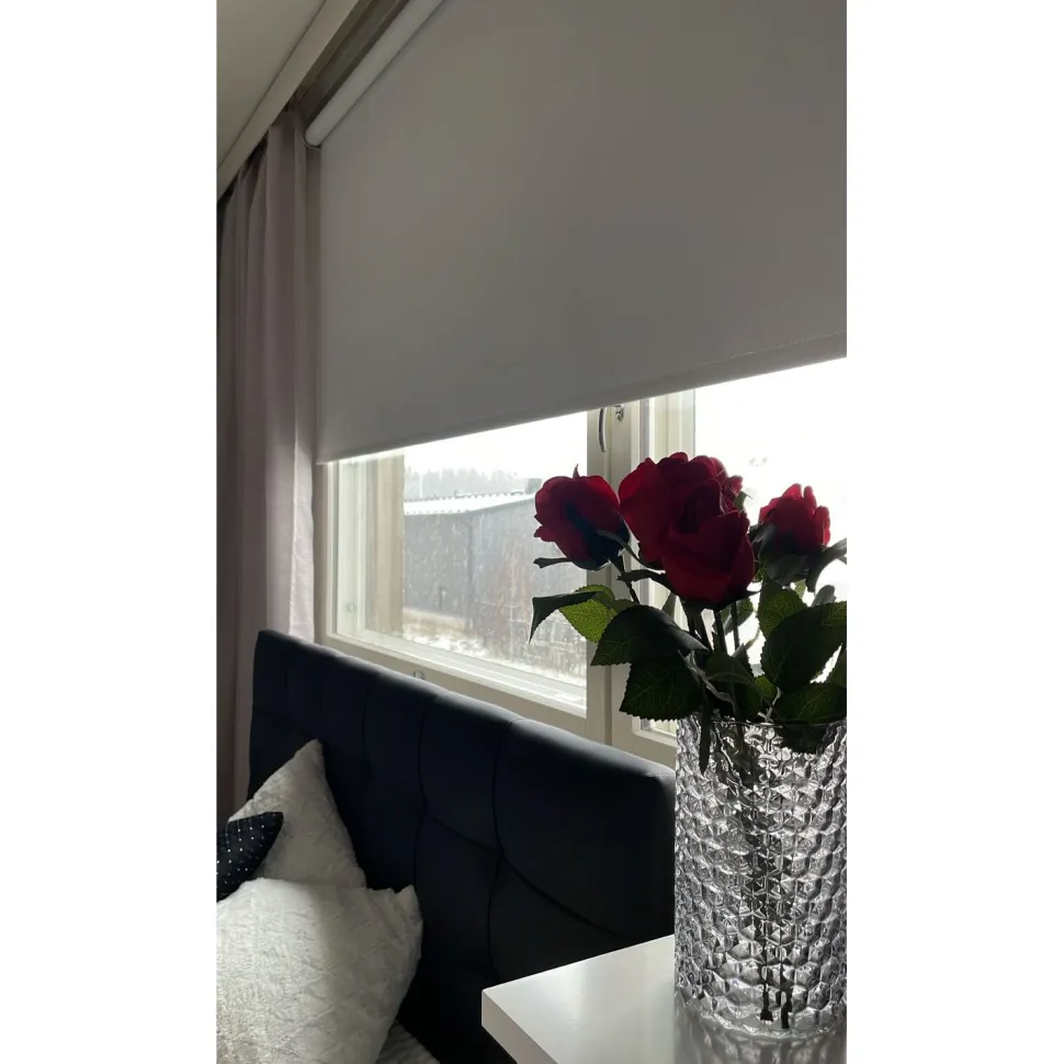 Pimentävä rullaverho Ihanin XL valkoinen pituus 250 cm eri leveyksiä