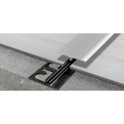 Saumalista ja pohjalista Progress Profiles LVT SOL 30P 2,7 m 4-6 mm anodisoitu hopea