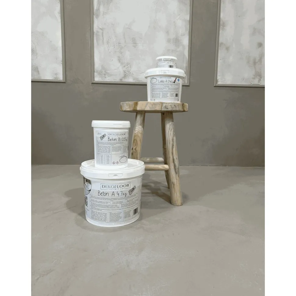 Sisustuslaasti Dekofloor Beton kuivan tilan seinään eri värejä