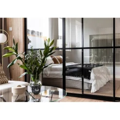 Tilanjakaja/liukuovi Mirror Line kolmella ovella musta matala malli mittatilaus