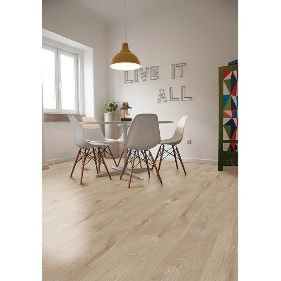 Vinyylikorkki Corkart CP736 Lungo vaalean ruskea hieman punertava 4 mikroviistettä 1,584 m²/pak