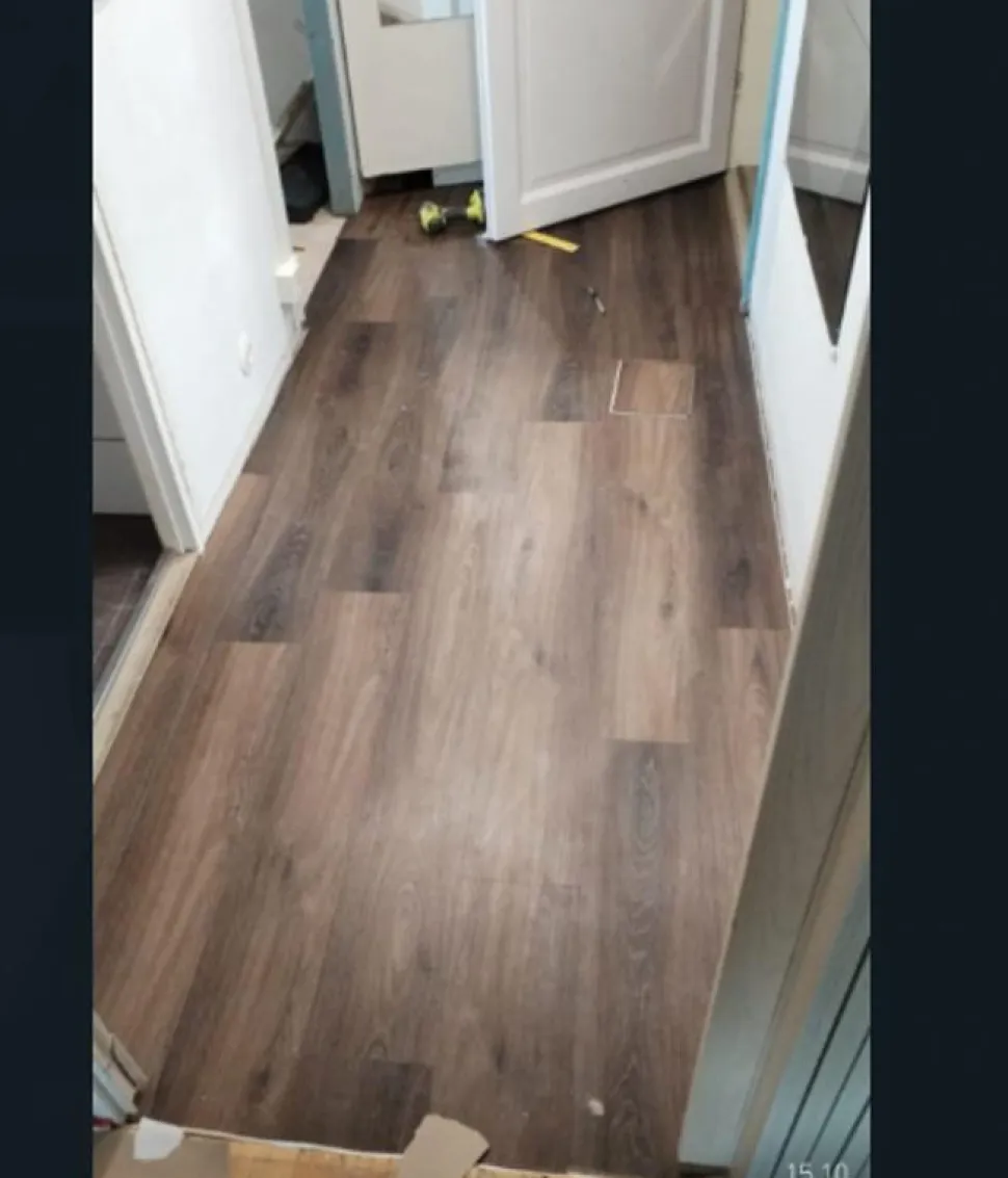 Vinyylilattia Winclic 5006 Tammi Ebony 1220x180x4,5 mm