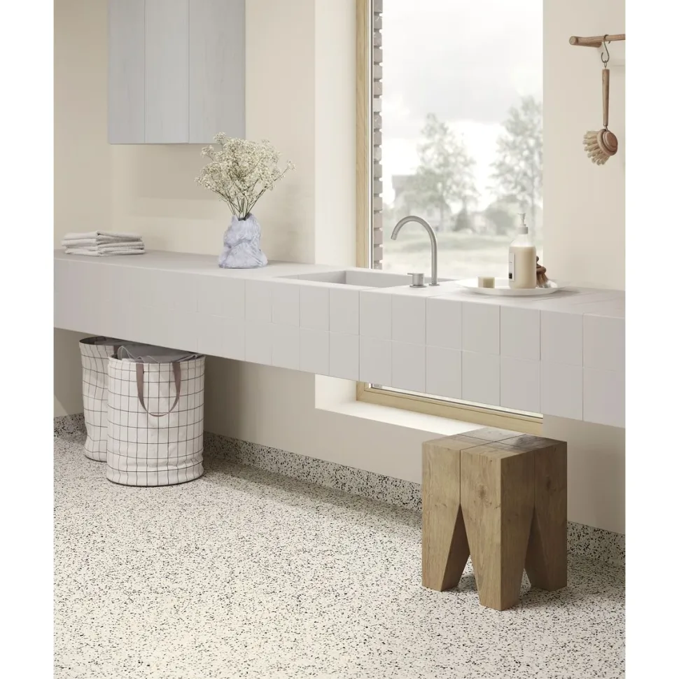 Vinyylimatto Tarkett iQ Surface Rouge Airy leveys 2 m